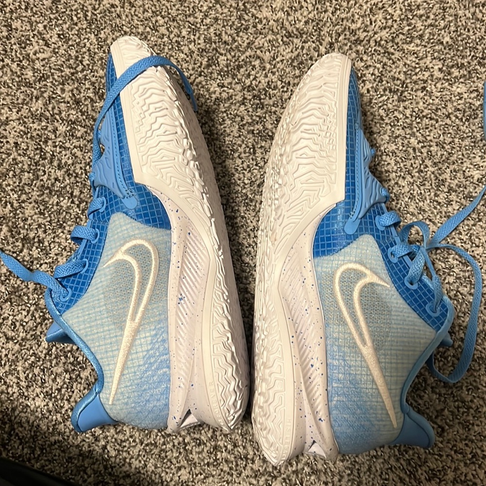 Blue low kyries